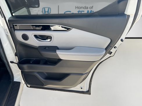 Certified 2025 Honda Pilot EX-L image 30