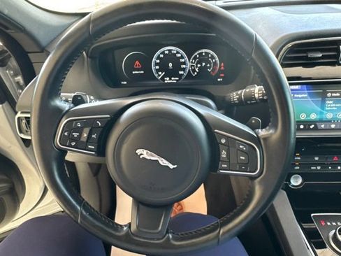 Used 2017 Jaguar F-PACE Prestige AWD/4WD image 15