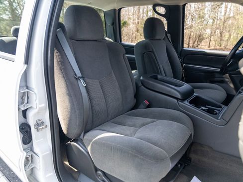 Used 2005 Chevrolet Silverado 2500 LS w/ Heavy-Duty Power Package image 37