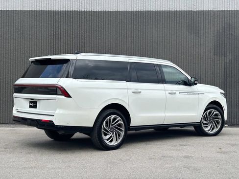 Certified 2025 Lincoln Navigator L Reserve AWD/4WD image 6