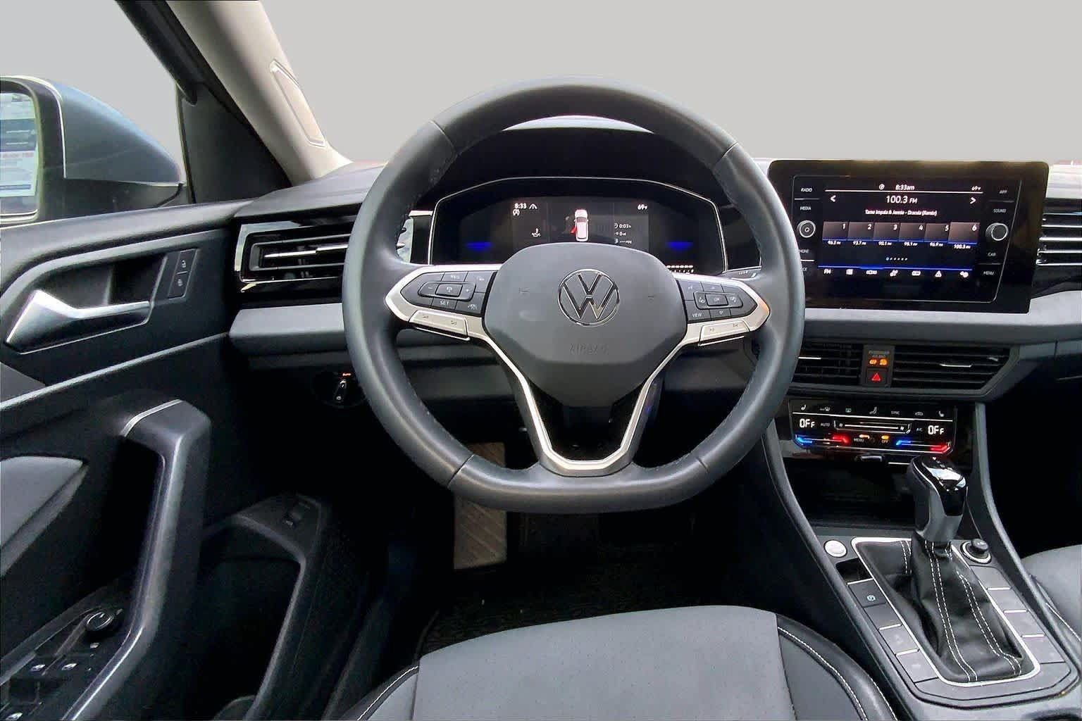 Used 2026 Volkswagen Jetta SE FWD image 6
