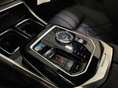 Certified 2024 BMW i7 xDrive60 AWD/4WD image 24