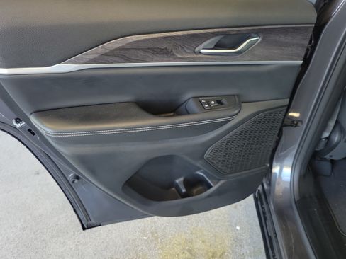Used 2023 Jeep Grand Cherokee Limited w/ Black Appearance Package RWD image 11