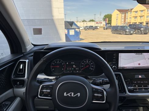 Used 2022 Kia Sorento S w/ Panoramic Sunroof Package FWD image 9