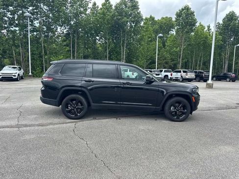 Used 2025 Jeep Grand Cherokee L Altitude AWD/4WD image 3