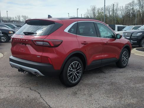 Used 2025 Ford Escape SE w/ Class II Trailer Tow Package image 8