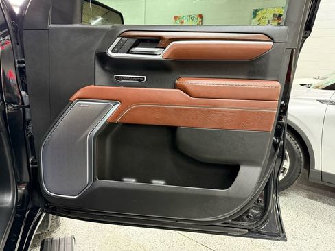 Used 2025 GMC Sierra 1500 Denali Ultimate image 17