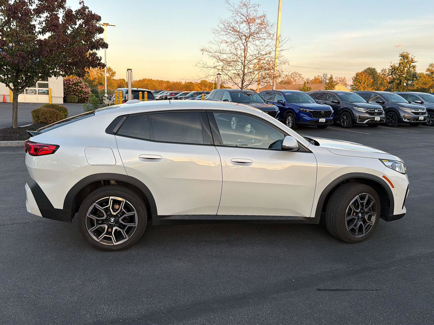 Used 2025 BMW X2 xDrive28i w/ Technology Package AWD/4WD image 8