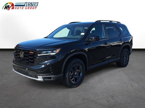 New 2025 Honda Pilot TrailSport image 2