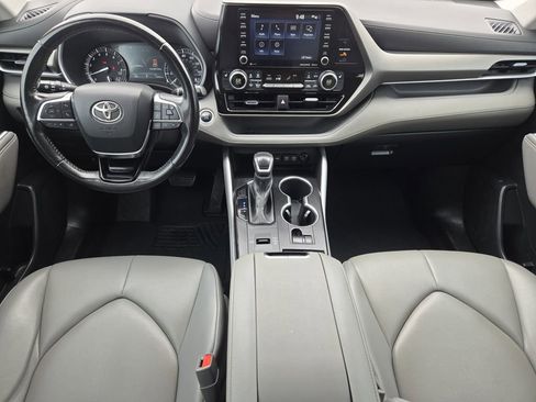 Used 2021 Toyota Highlander XLE FWD image 28