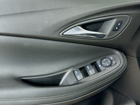 Used 2023 Buick Encore GX Select w/ Sport Touring Package FWD image 18