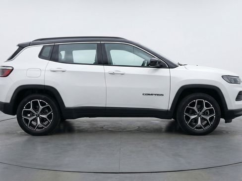 Used 2025 Jeep Compass Limited AWD/4WD image 11