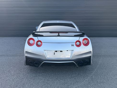 Used 2017 Nissan GT-R Premium image 10