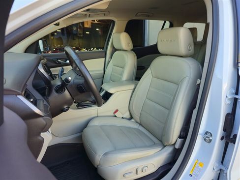 Used 2019 GMC Acadia Denali w/ Technology Package FWD image 16