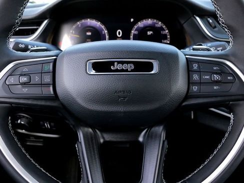 New 2025 Jeep Grand Cherokee L Laredo image 11