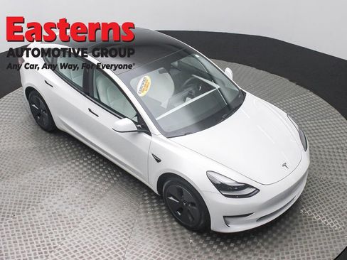 Used 2023 Tesla Model 3 Standard Range image 3