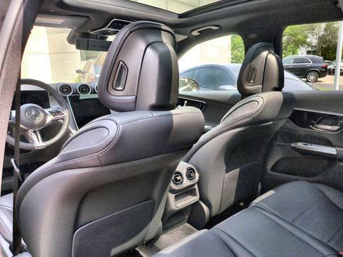 Used 2025 Mercedes-Benz GLC 300 4MATIC image 19