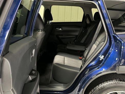 Used 2024 Nissan Rogue SV image 11