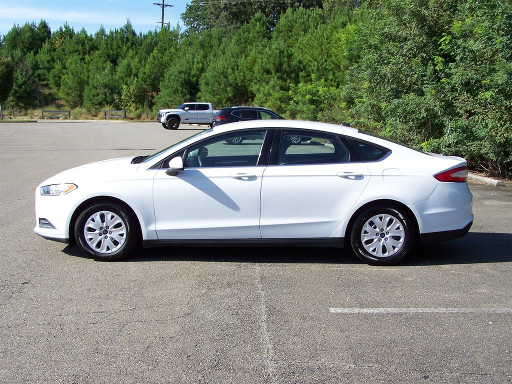 Used 2014 Ford Fusion S FWD image 5