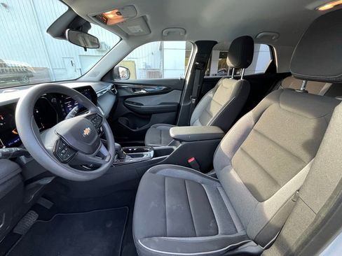 Used 2024 Chevrolet TrailBlazer LS w/ LS Convenience Package AWD/4WD image 14