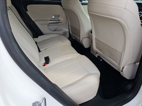 Used 2021 Mercedes-Benz GLA 250 w/ Premium Package image 15