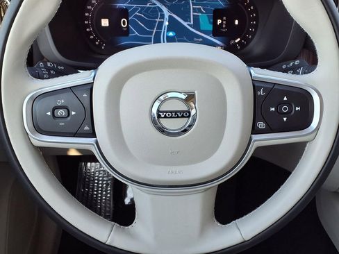 Certified 2022 Volvo XC60 B5 Momentum AWD/4WD image 12