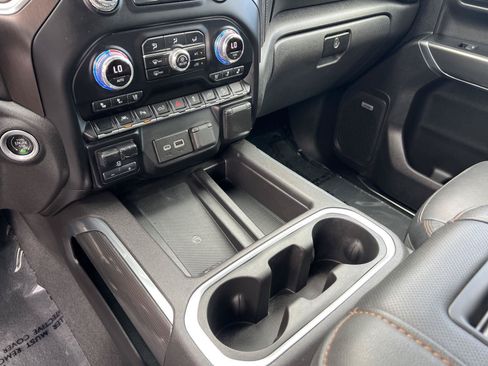 Used 2022 GMC Sierra 1500 AT4 w/ AT4 Premium Package AWD/4WD image 39