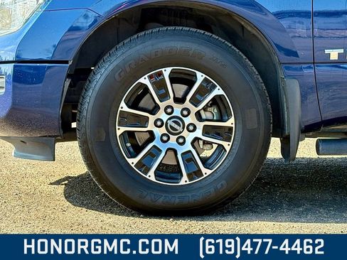 Used 2023 Nissan Titan SV w/ SV Convenience Package image 9