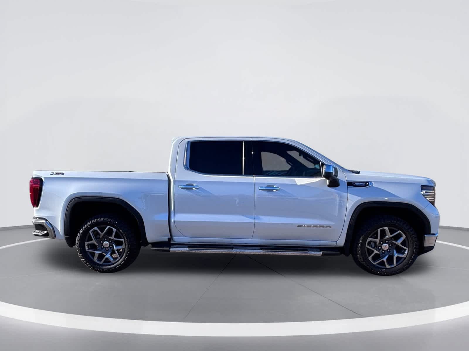 Used 2024 GMC Sierra 1500 SLT w/ SLT Premium Plus Package AWD/4WD image 10