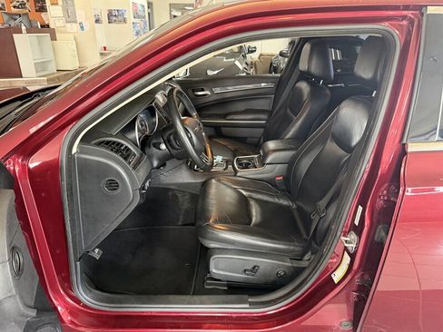 Used 2019 Chrysler 300 Touring L w/ Quick Order Package 22F RWD image 9