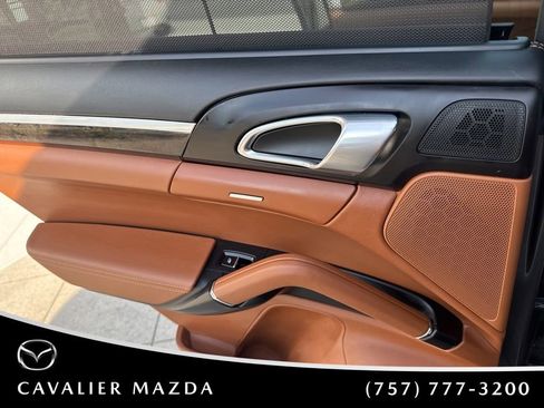 Used 2018 Porsche Cayenne Turbo AWD/4WD image 42