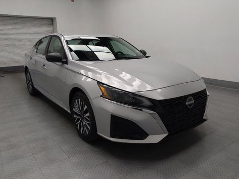 Used 2024 Nissan Altima 2.5 SV image 13