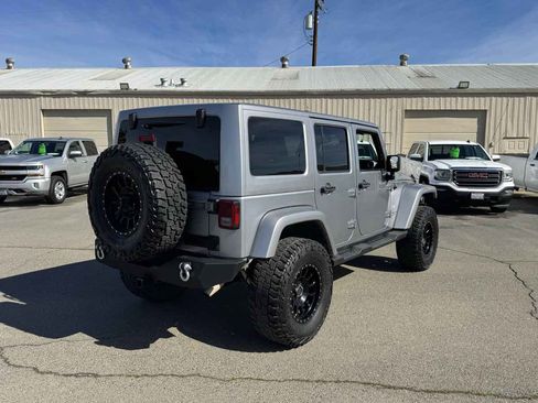 Used 2016 Jeep Wrangler Unlimited Sahara w/ Connectivity Group image 9