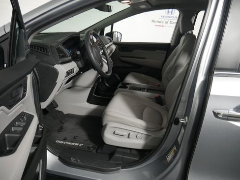 Used 2023 Honda Odyssey EX-L image 13