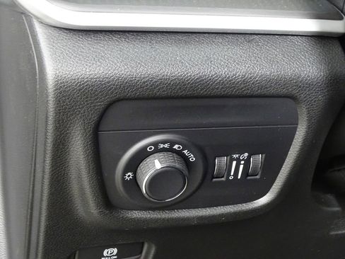 New 2025 Jeep Grand Cherokee Laredo w/ Luxury Tech Group I AWD/4WD image 19