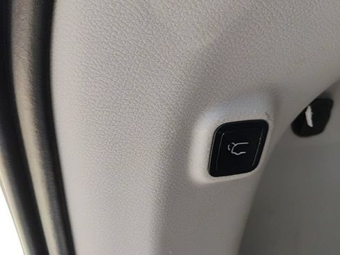 Used 2019 Jeep Cherokee Limited w/ Trailer Tow Group AWD/4WD image 10