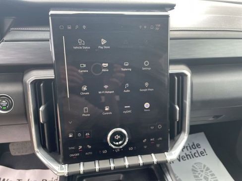 Used 2025 GMC Acadia Elevation image 17