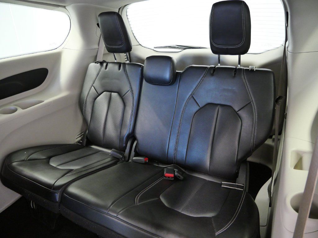 Certified 2023 Chrysler Pacifica Touring-L FWD image 15