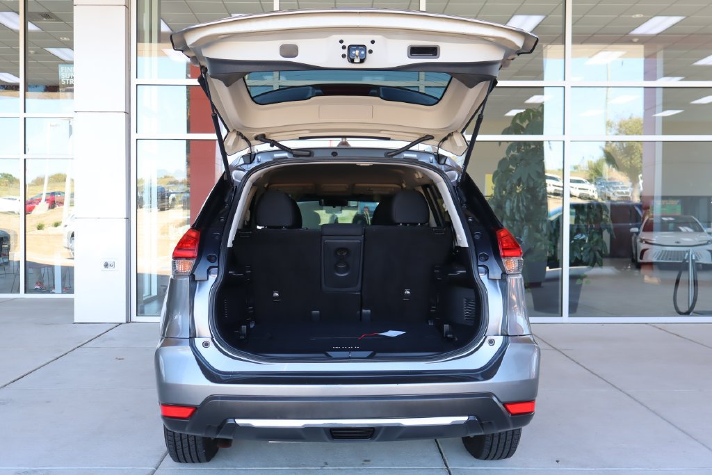 Used 2017 Nissan Rogue SV FWD image 8