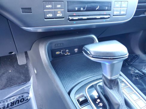 Used 2025 Hyundai Kona SEL image 25