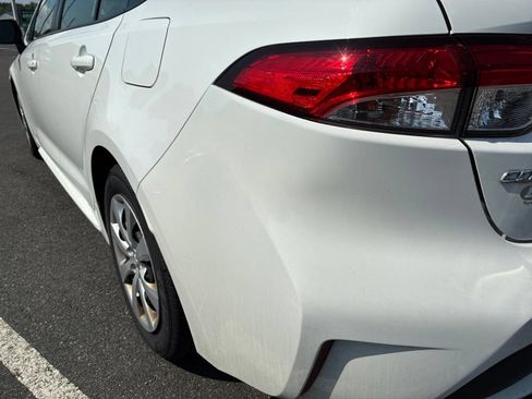 Used 2020 Toyota Corolla LE FWD image 12