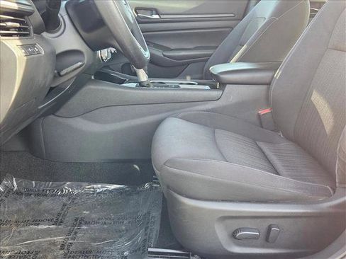 Used 2024 Nissan Altima 2.5 SV image 15