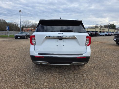 Used 2023 Ford Explorer XLT w/ Equipment Group 202A image 4