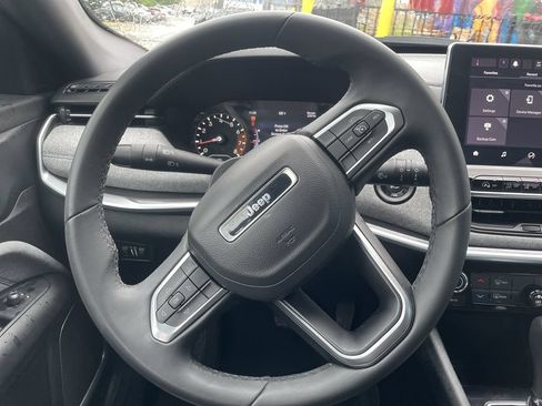 Used 2024 Jeep Compass Latitude AWD/4WD image 16
