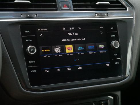 Used 2020 Volkswagen Tiguan SE AWD/4WD image 22
