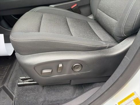 Used 2025 Chevrolet Traverse LT AWD/4WD image 9