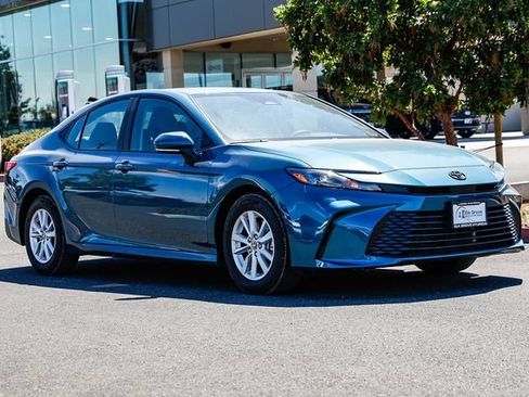 Used 2025 Toyota Camry LE w/ Convenience Package FWD image 6