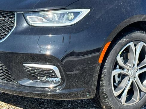 New 2026 Chrysler Pacifica Pinnacle FWD image 4