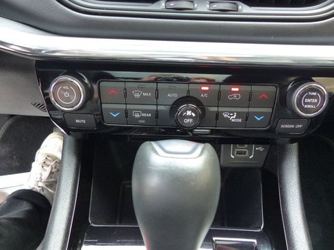 Used 2022 Jeep Compass High Altitude AWD/4WD image 33