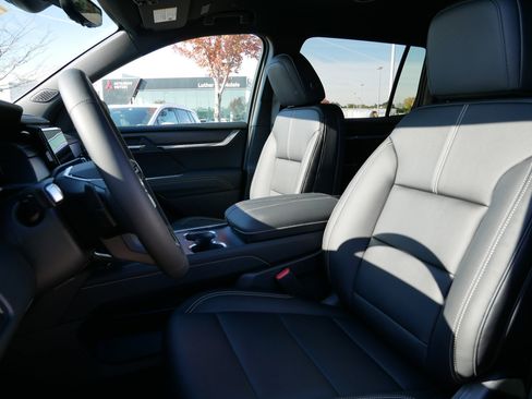 New 2026 GMC Acadia Elevation w/ Elevation Premium Package AWD/4WD image 4